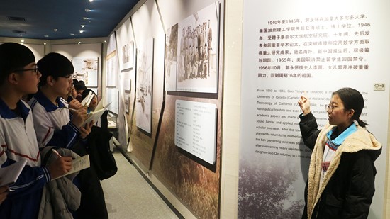 讲解员.JPG