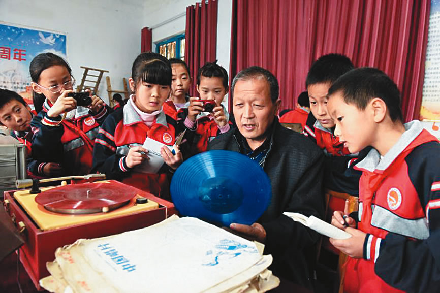 沂南县砖埠镇中心小学村史馆感受家乡巨变