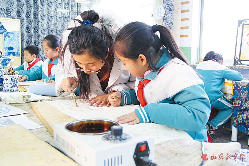 “蜡染艺术”走入淄博张店区铝城第二小学