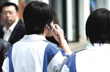  用“教育思维”管好校园手机