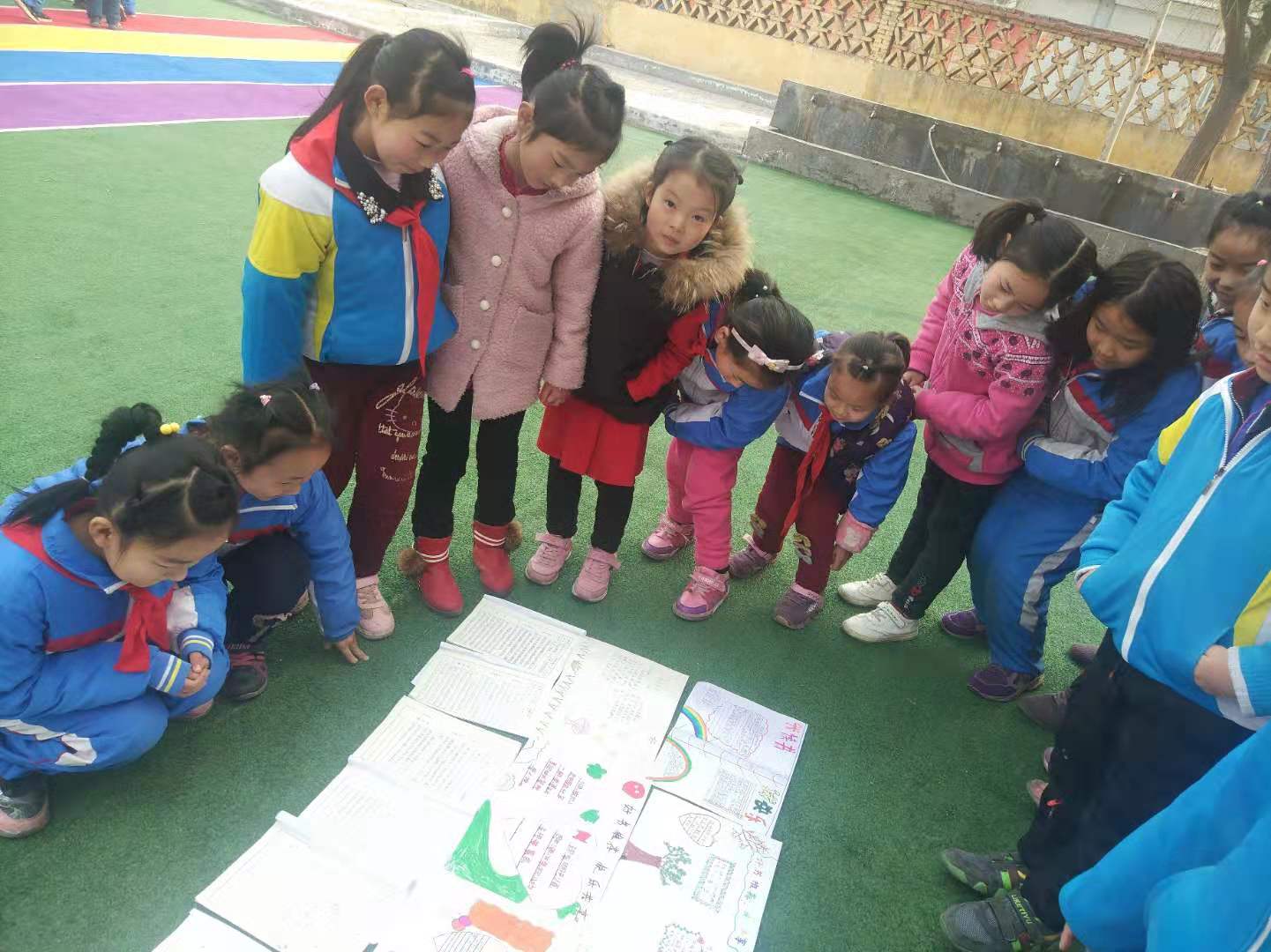 东平县接山镇中心小学特色寒假作业展览点亮春天校园