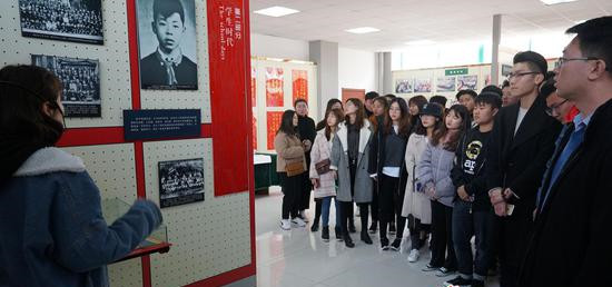 青岛黄海学院：用雷锋精神兴校育人