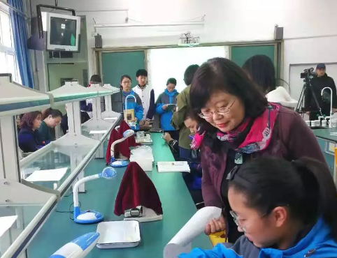 青岛开展集体教研加强实验教学