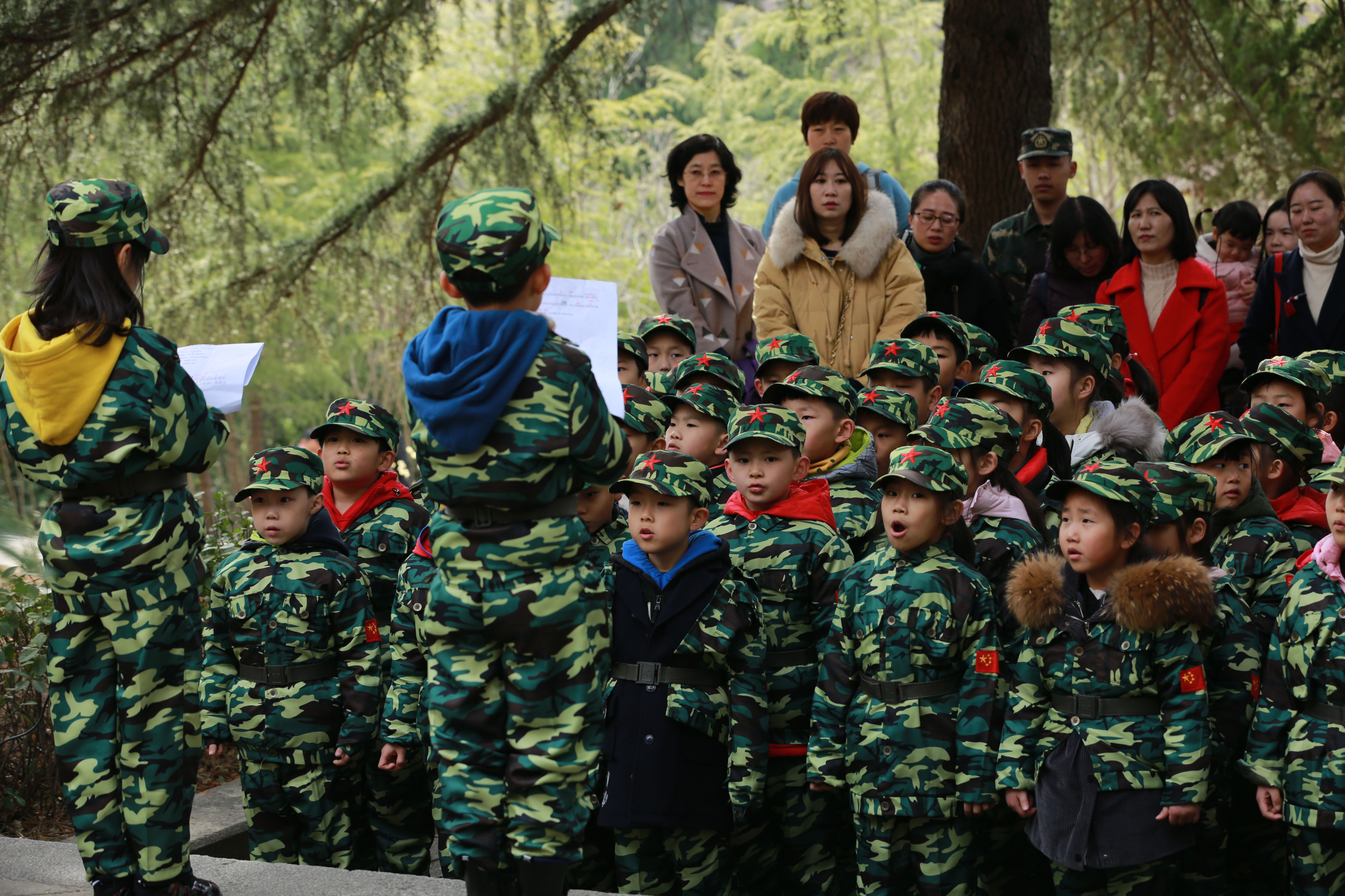 威海经济开发区皇冠小学学生走进胶东革命圣地"天福山"传承红色精神