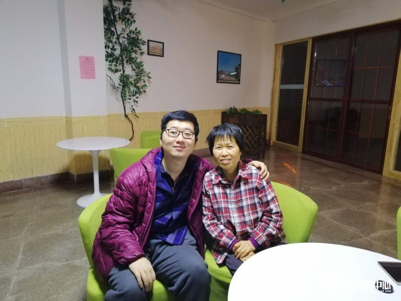 他说，风雨中这点痛算什么